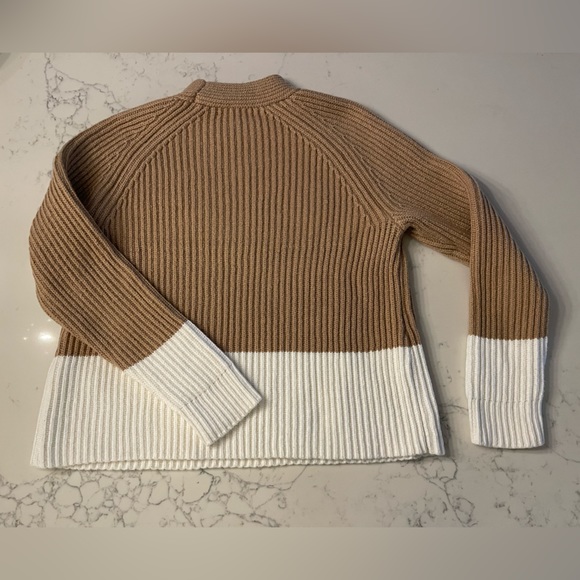 Banana Republic tan/cream sweater - Picture 4 of 10